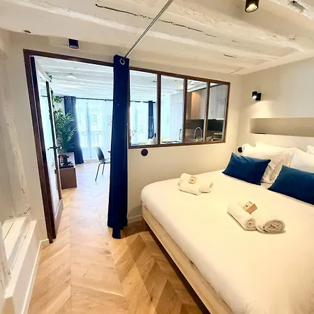 Apartamento Luxury - Heart Of Le Marais With Balcony Paris